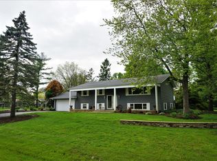 28W460 Laurel Dr, Naperville, IL 60564