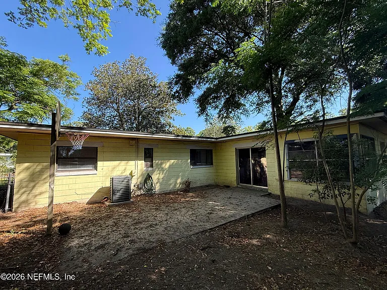 7118 Pellias Rd — Photo 6