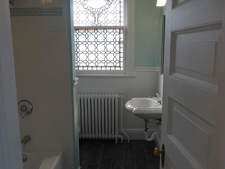 220 Graham St — Photo 7