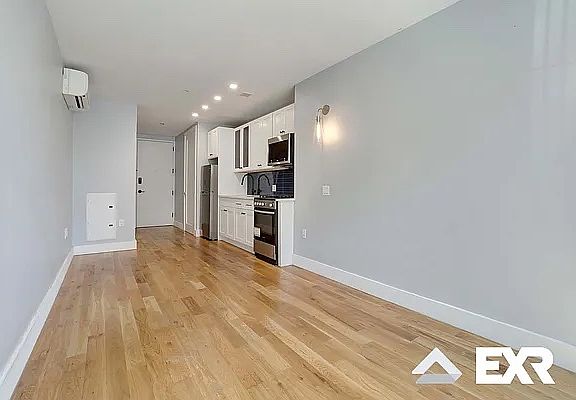 4th image of 244 Howard Ave #101