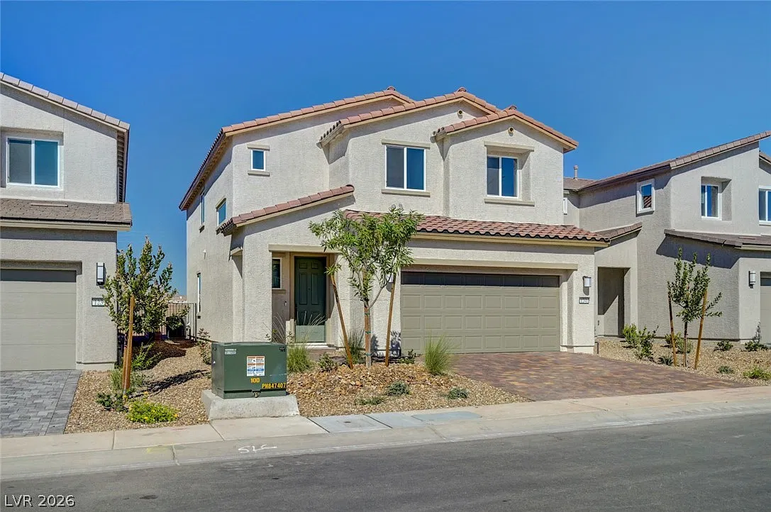 5 bed, 3.0 bath, 2489 sqft, $2,475 — Photo 1