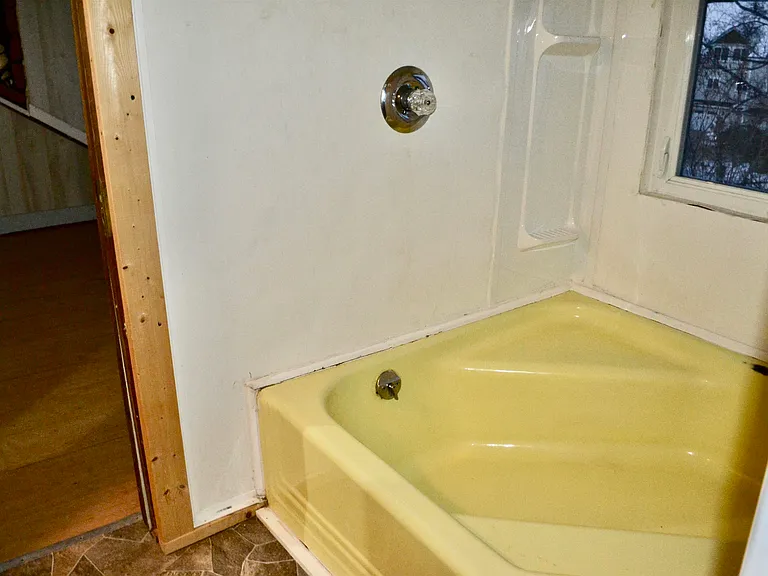 224 E Main St — Photo 15