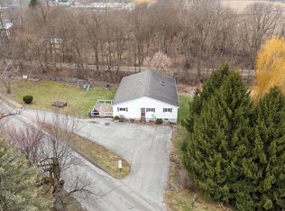 117 N Woodruff Rd, Wolcottville, IN 46795