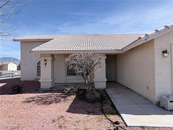 3rd image of 2031 S Blagg Rd