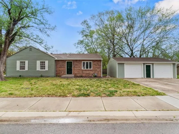 709 W Oak St, Olathe, KS 66061