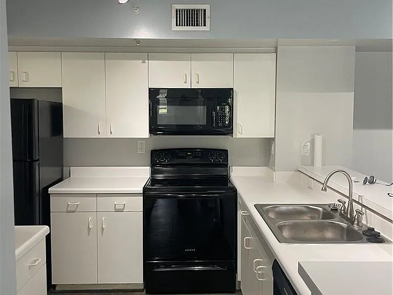 2640 S University Dr #319 — Photo 4