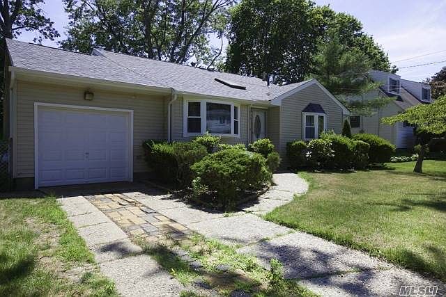 1st image of 10 Marlboro Dr
