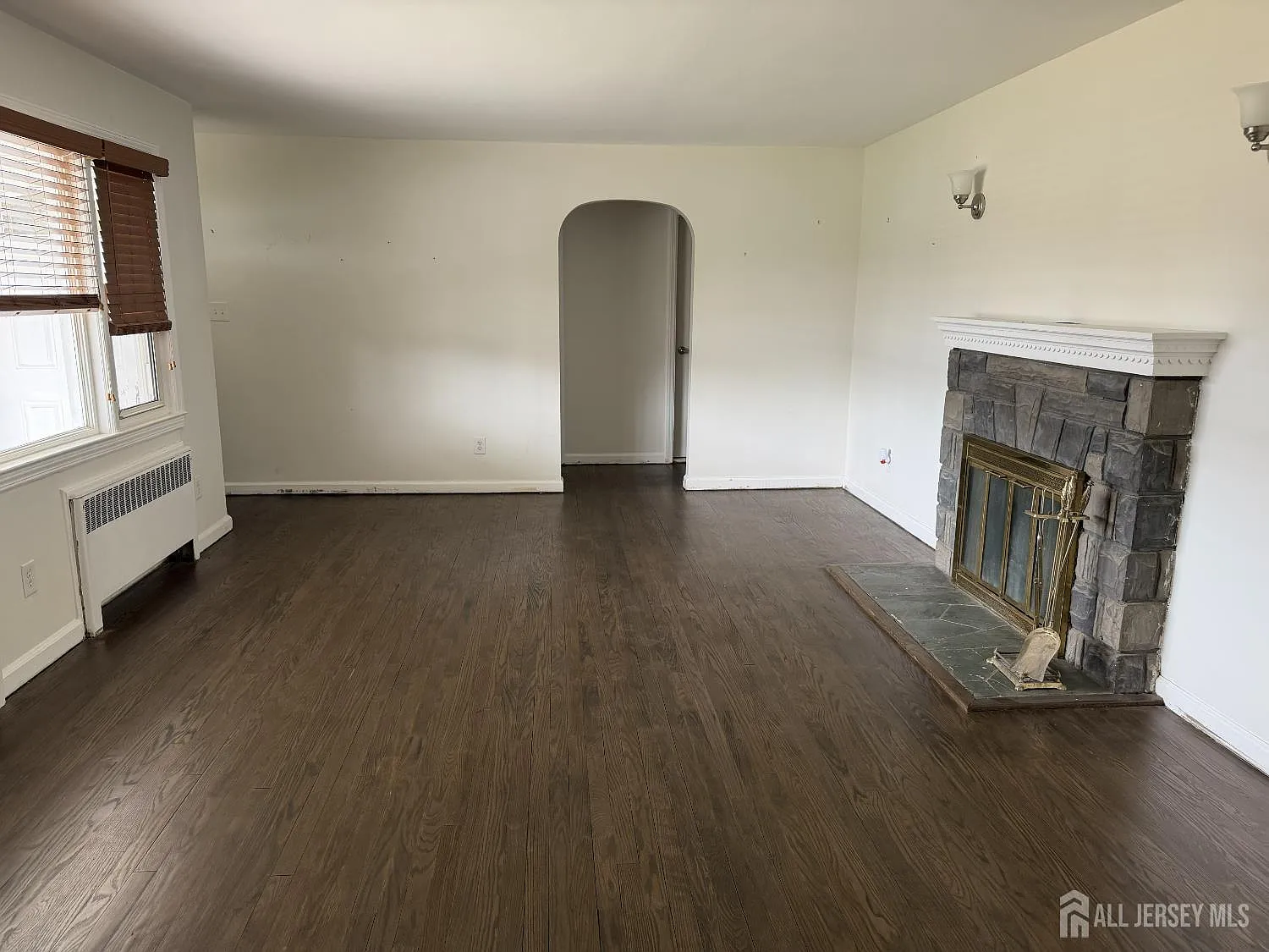 3 bed, 1.5 bath, 1311 sqft, $3,000 — Photo 3