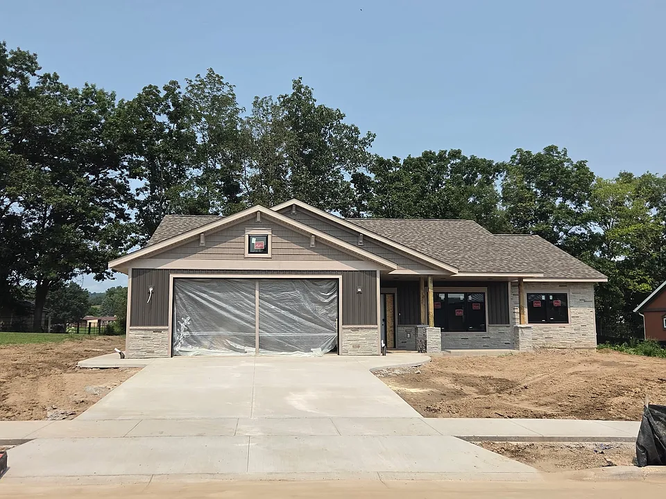 804 Bridle Ln