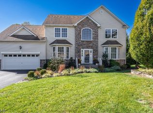 25 Phipps Ct, Flemington, NJ 08822