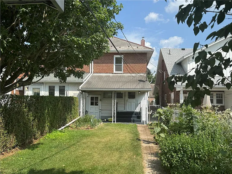 111 E Elm St — Photo 28