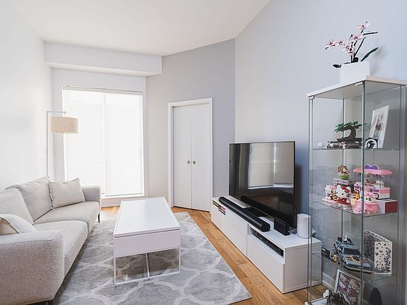2nd image of 7008 River Pkwy #621