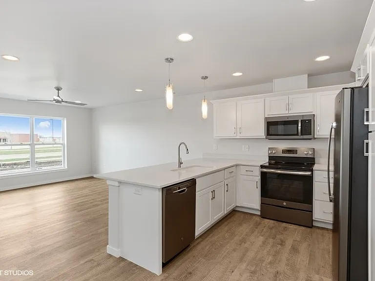2229 Saint Andrews Dr — Photo 4