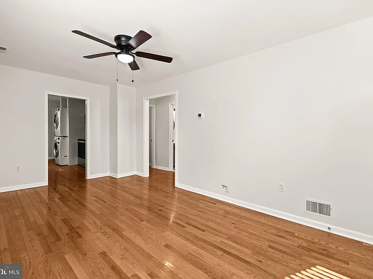 220 E 2nd Ave — Photo 7