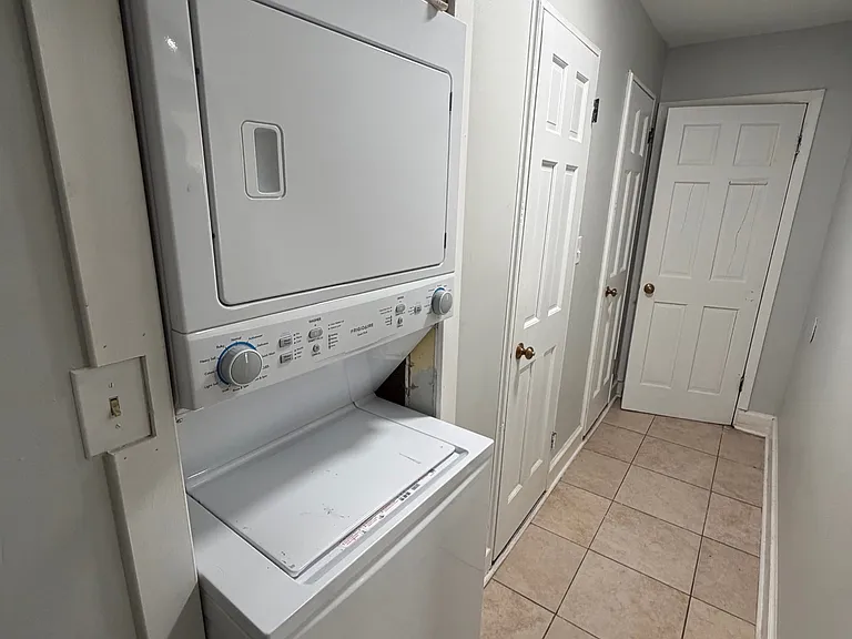122 Winkler St #1 — Photo 9