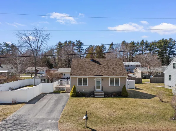 32 Hanson Drive, Topsham, ME 04086