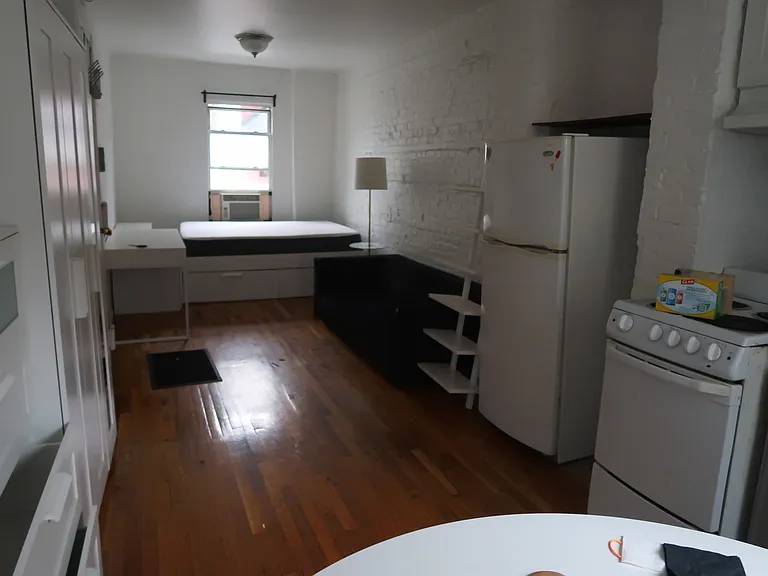 12 Stagg St #2B — Photo 5
