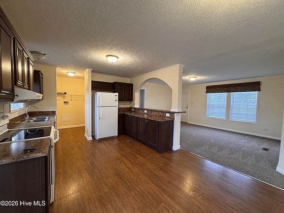 4th image of 110 Palmetto Dr