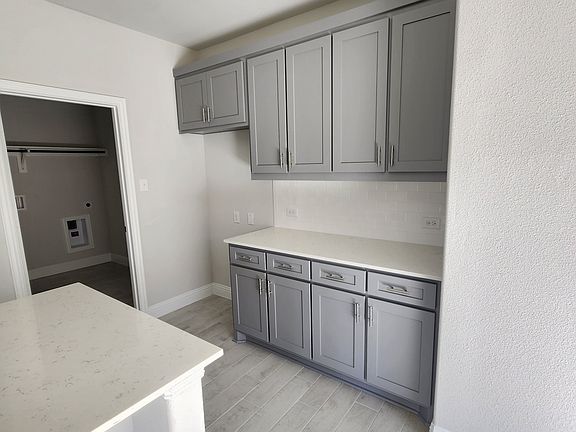 3rd image of 1001 Portina Dr