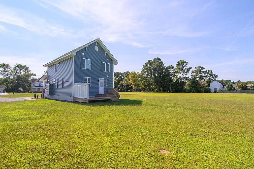 3 bed, 2.5 bath, 1728 sqft, $2,100 — Photo 2