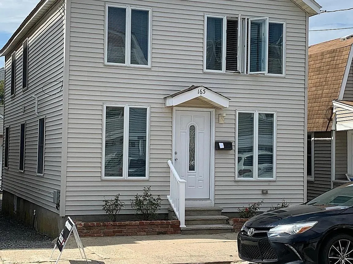 165 1st Ave — Photo 2