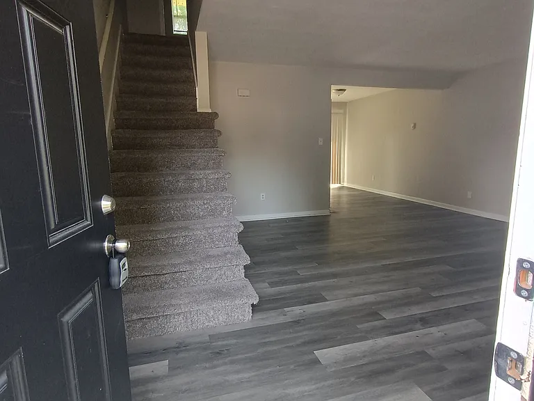 1202 E Walford Dr #11 — Photo 2