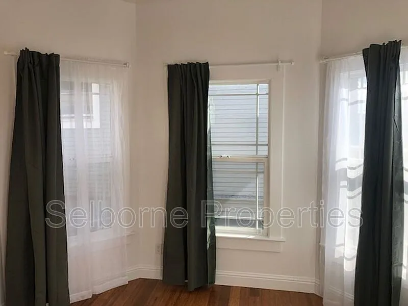 3 bed, 1.0 bath, 726 sqft, $2,495 — Photo 2