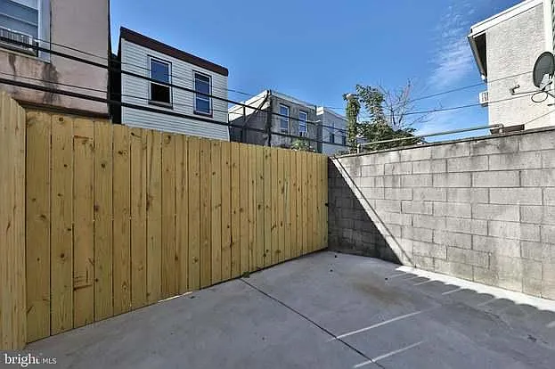 2044 Mountain St — Photo 8