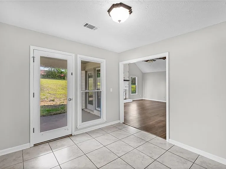 1194 Meadow Oaks Dr NW — Photo 18