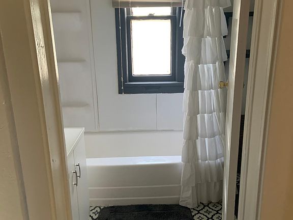 5th image of 552 Holliday St