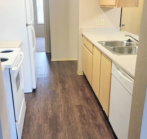 Parkside Apartments — Photo 95