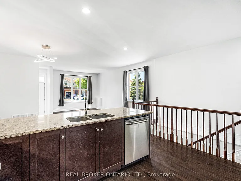 43 Claridge Dr — Photo 11