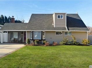 110 Meridian Rd, Levittown, NY 11756