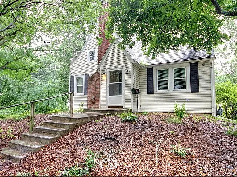 903 E Washington St — Photo 1