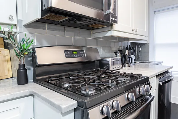 Rented by Urban Furnished LLC | media 4