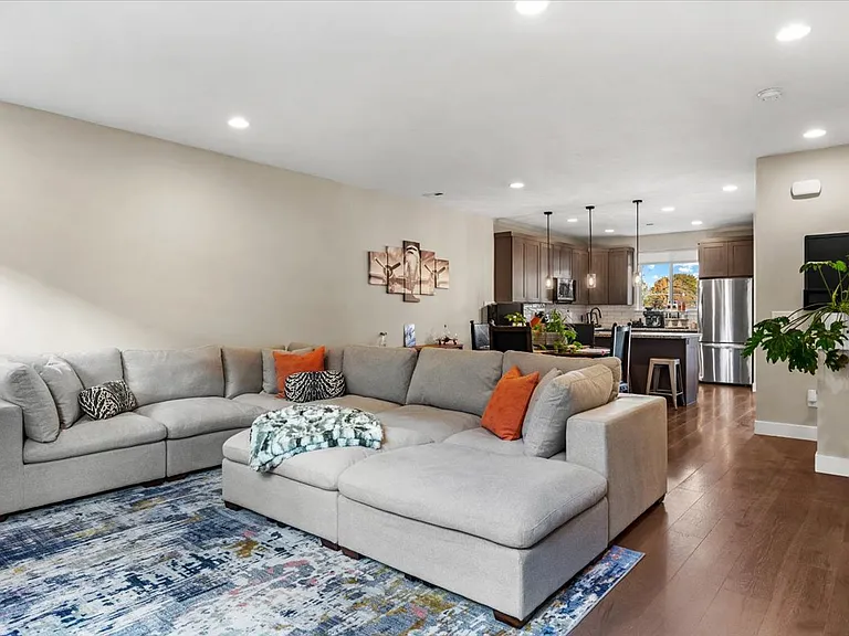 1411 E Komenda Way — Photo 7