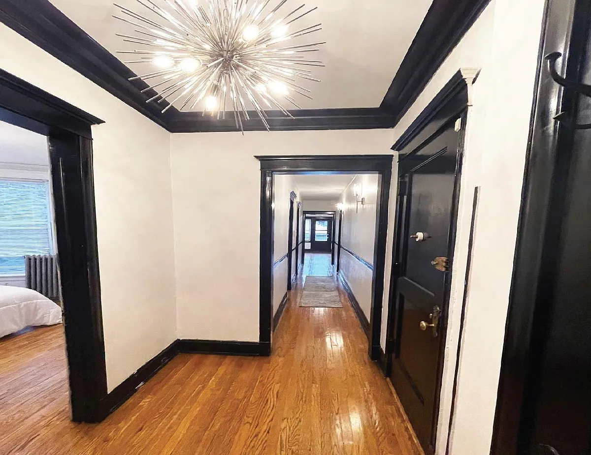 Building Photo - 656 E 51st St #1W
