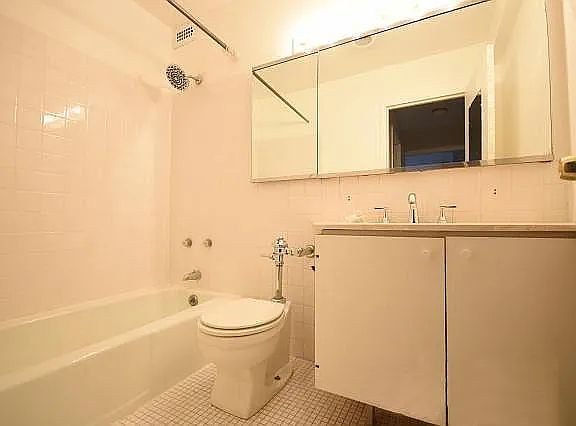 3rd image of 2800 N Lake Shore Dr APT 307