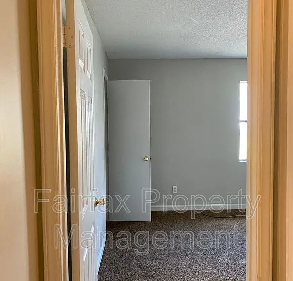 1427 Cherrycrest Dr — Photo 27