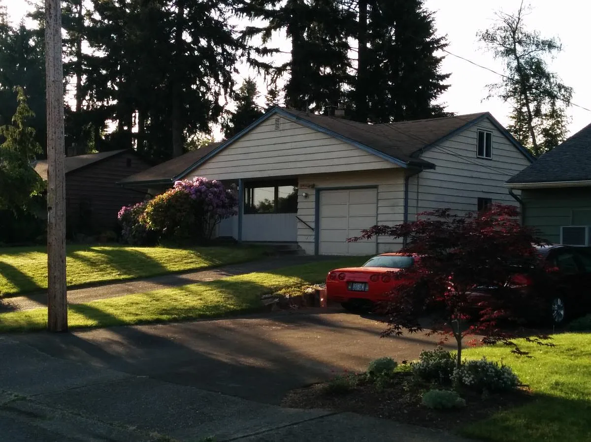 3 bed, 1020 sqft, $3,300 — Photo 2