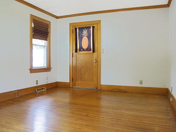 2nd image of 700 E Corrington Ave