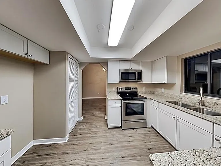 5935 Clays Mill Dr — Photo 9