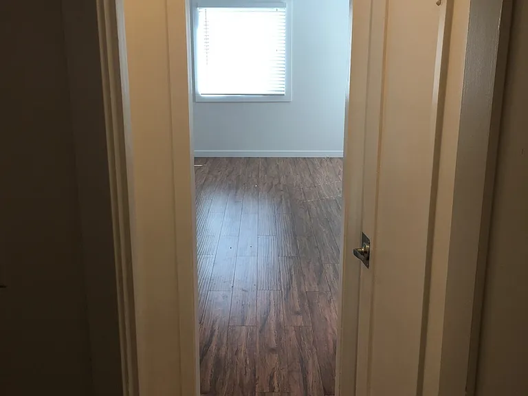 2431 Sichel St — Photo 5
