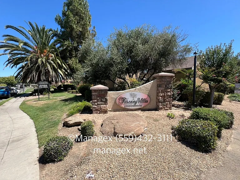 7166 N Fruit Ave #156 — Photo 2