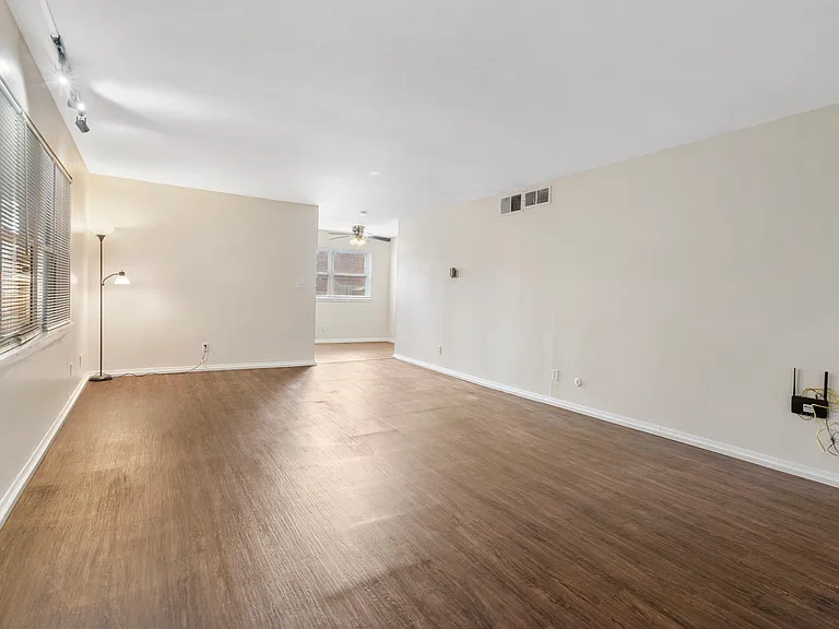 936 E Walnut St #1 — Photo 8