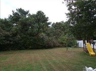 12 Lovers Ln, Medford, NY 11763