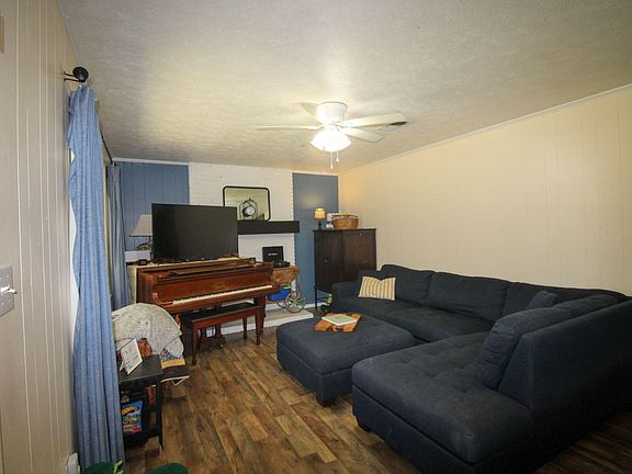 4th image of 98 Pitts Ln