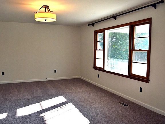 4th image of 382 Sequoia St