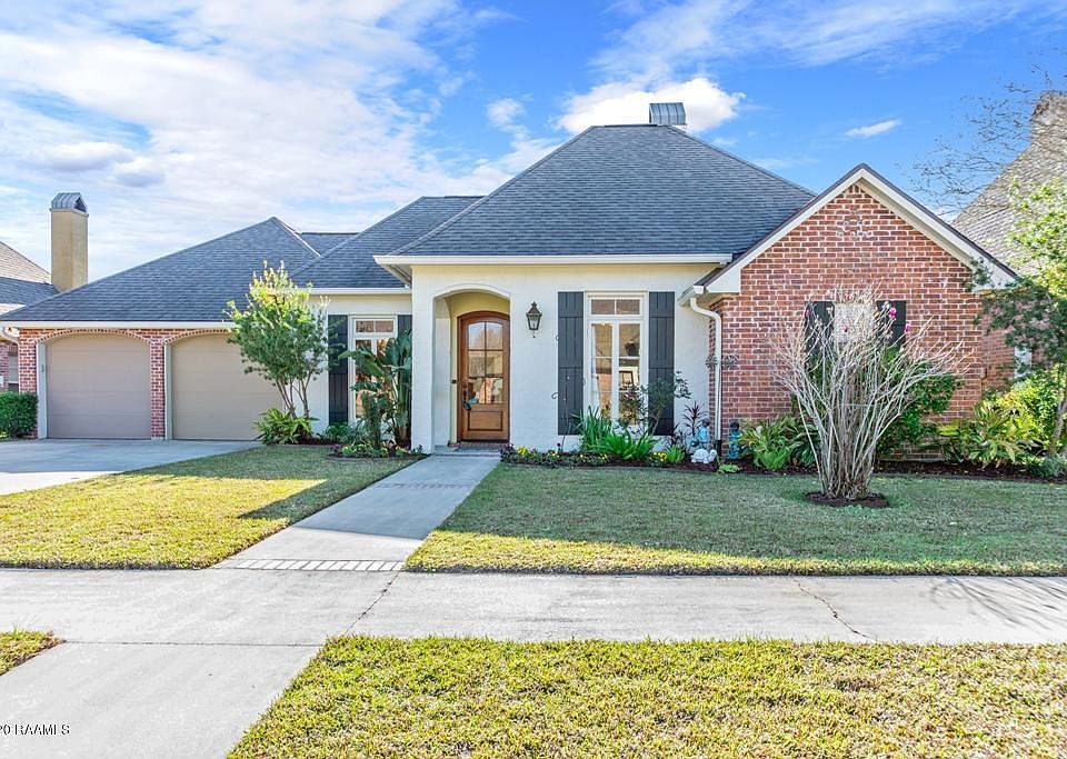 1st image of 105 Hollow Green Dr