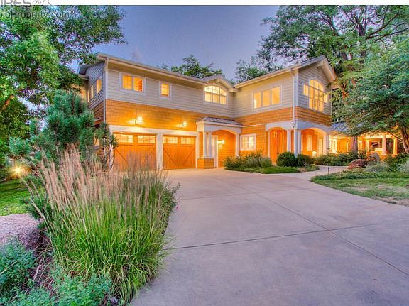 Exquisite Setting in Carolyn Heights